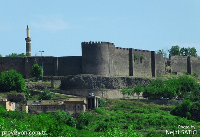 diyarbakir-kalesi-kecik-burcu-diyarbakir-surlari-1-fot.nejat-satici.jpg