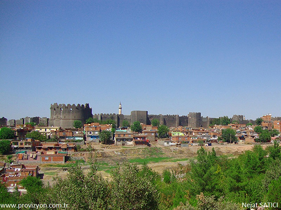 diyarbakir__surlari_-_diyarbakir_kalesi-fot.nejat_satici.jpg