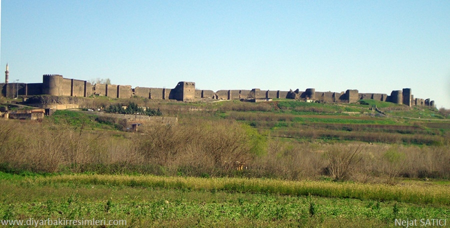 diyarbakir_kalesi-kecik burcu-fot.nejat_satici