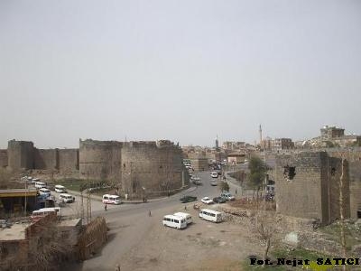 diyarbakir_kalesi-mardinkapi-fot.nejat_satici.jpg