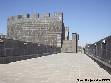 diyarbakir_kalesi-ust_koridor-fot.nejat_satici.jpg