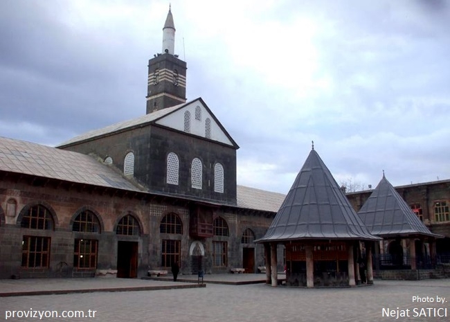 islam-aleminin-5-harem-i-serifi-diyarbakir-ulu-cami-fot.nejat-satici-.jpg