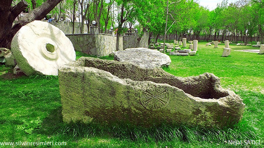 lahit mezar ve kaniya navin parki-silvan-fot.nejat satici