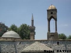 Diyarbakr-mar_petyun_kilisesi_ve_seyhmatar_camii-diyarbakir-fot_nejat_satici.jpg