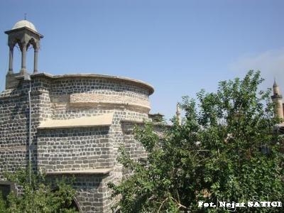 meryemana_kilisesi_ve_minareler1-diyarbakir-fot.nejat_satici.jpg