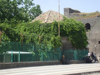 sari sadik turbesi-diyarbakir-fot.nejat satici